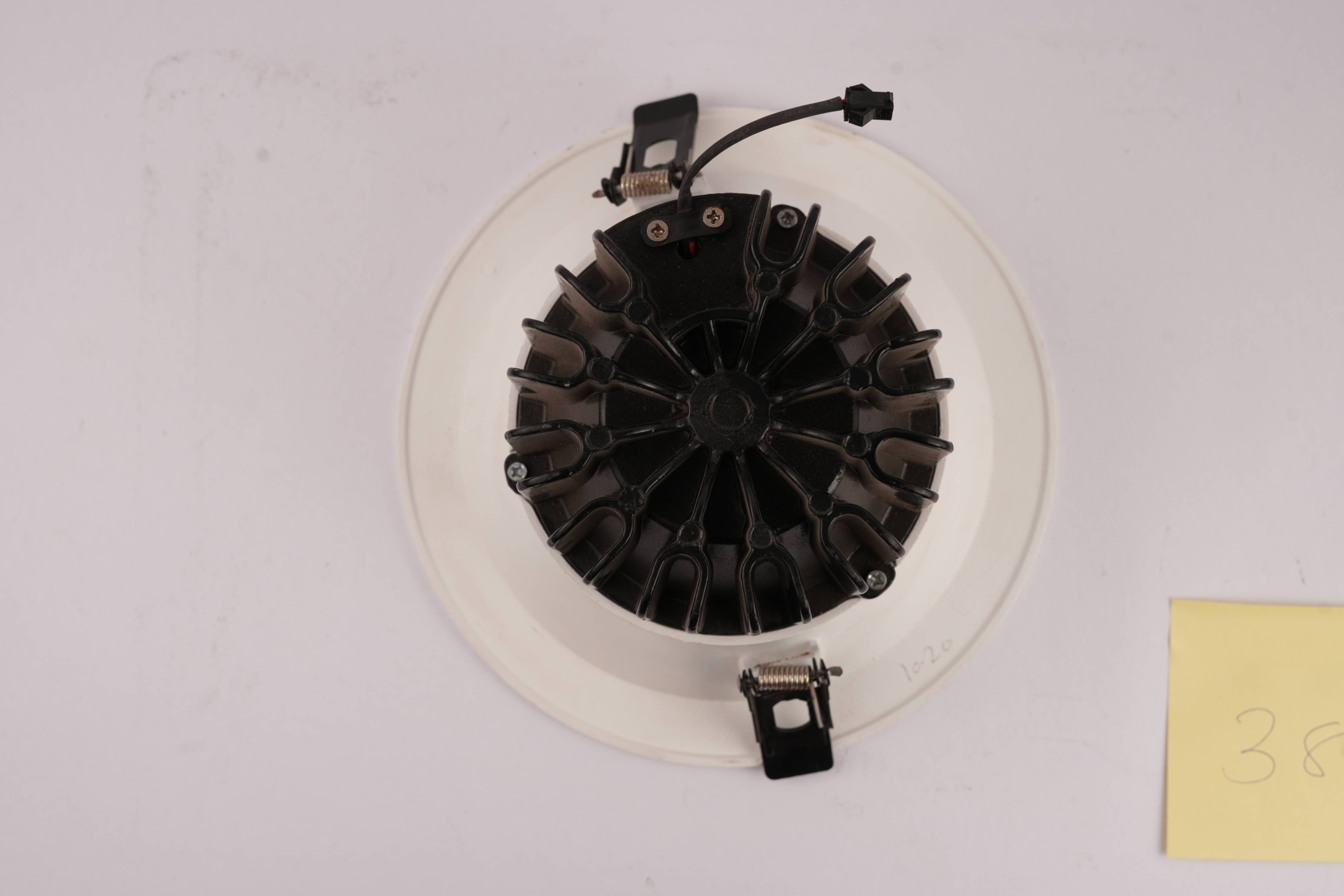 50 watt cob (spot light )fix type  black and white body available also 6500 k 3000 k and 4000k colour available 