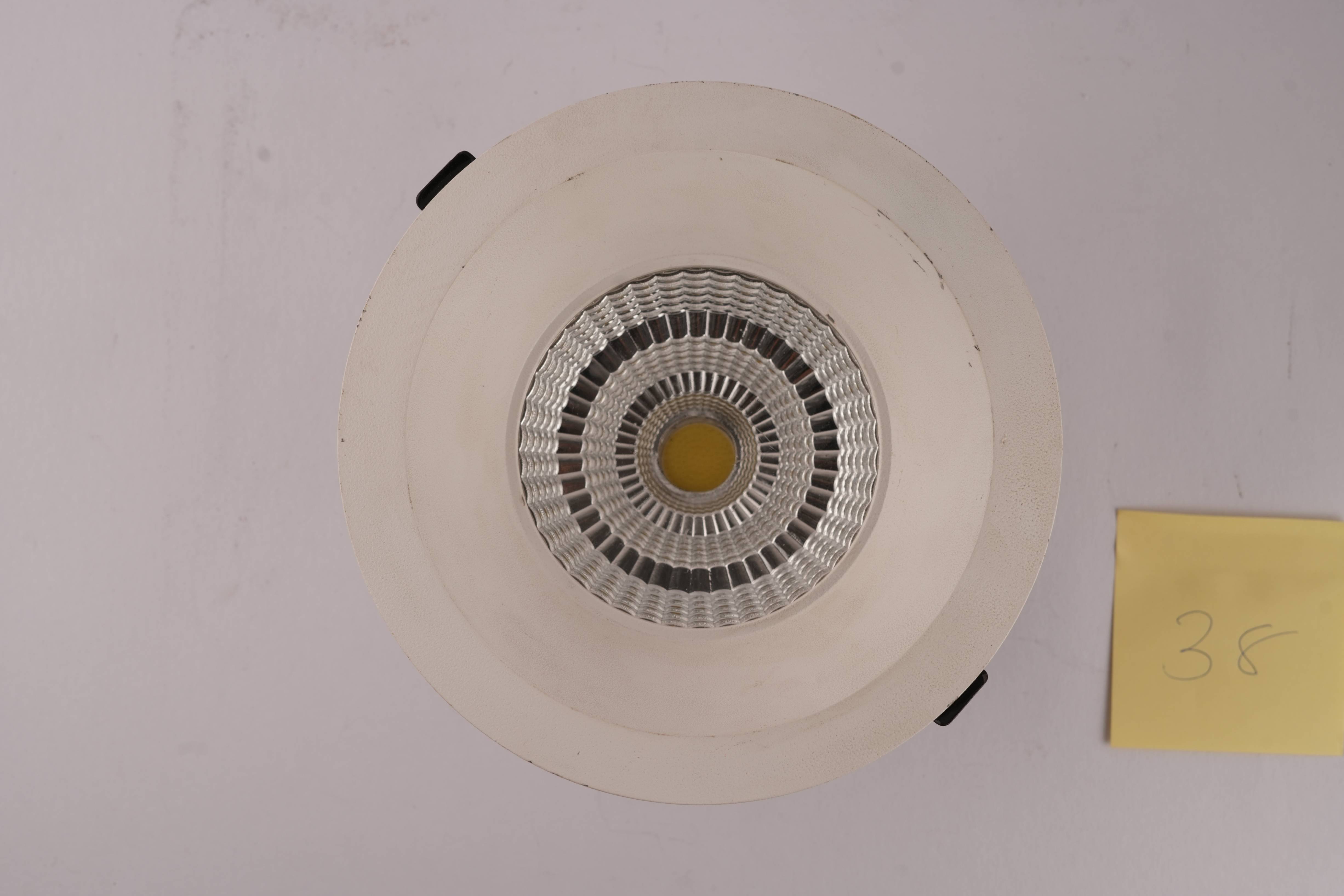 50 watt cob (spot light )fix type  black and white body available also 6500 k 3000 k and 4000k colour available 