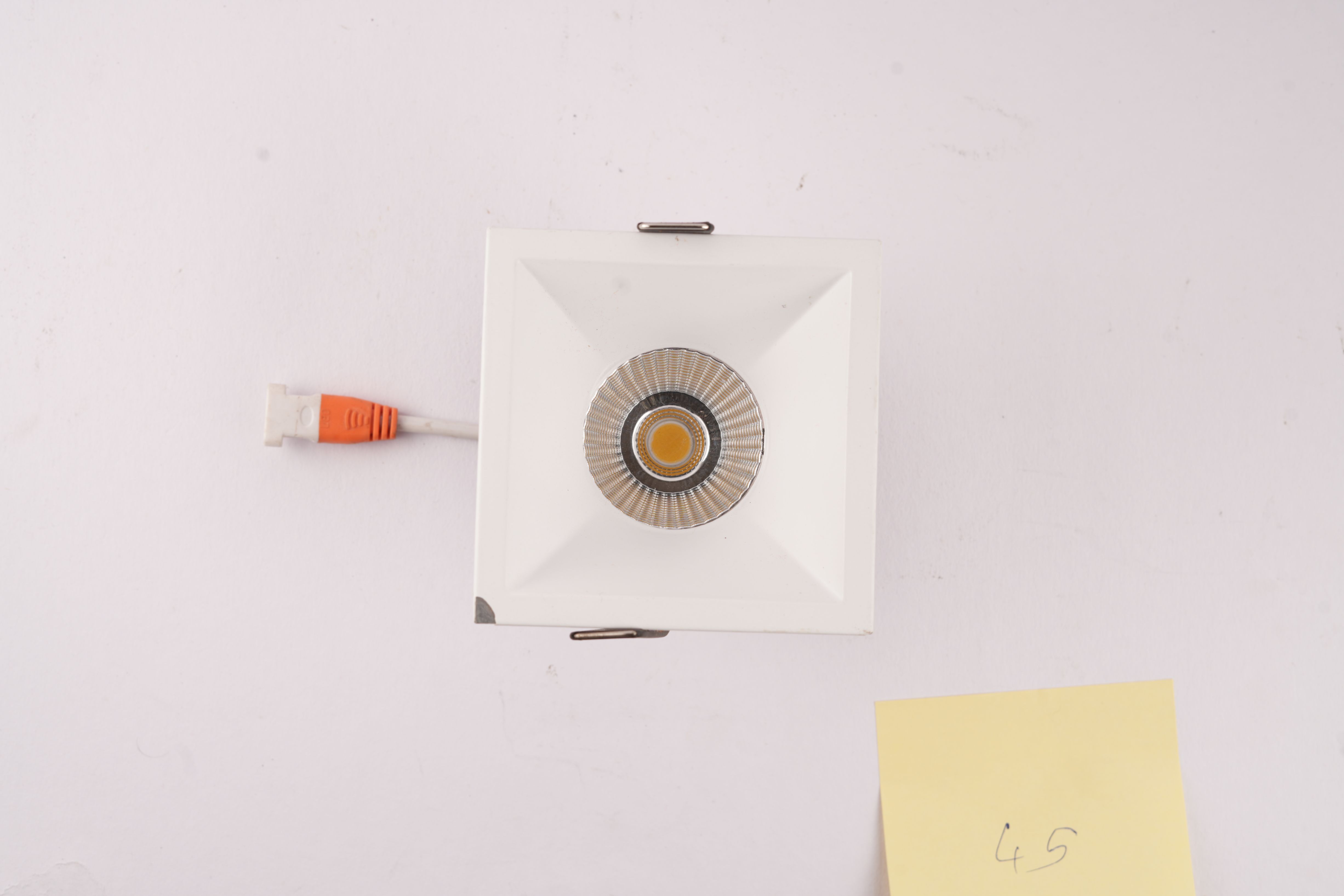 8 watt delta cob fix type  black and white body available also 6500 k 3000 k and 4000k colour available 