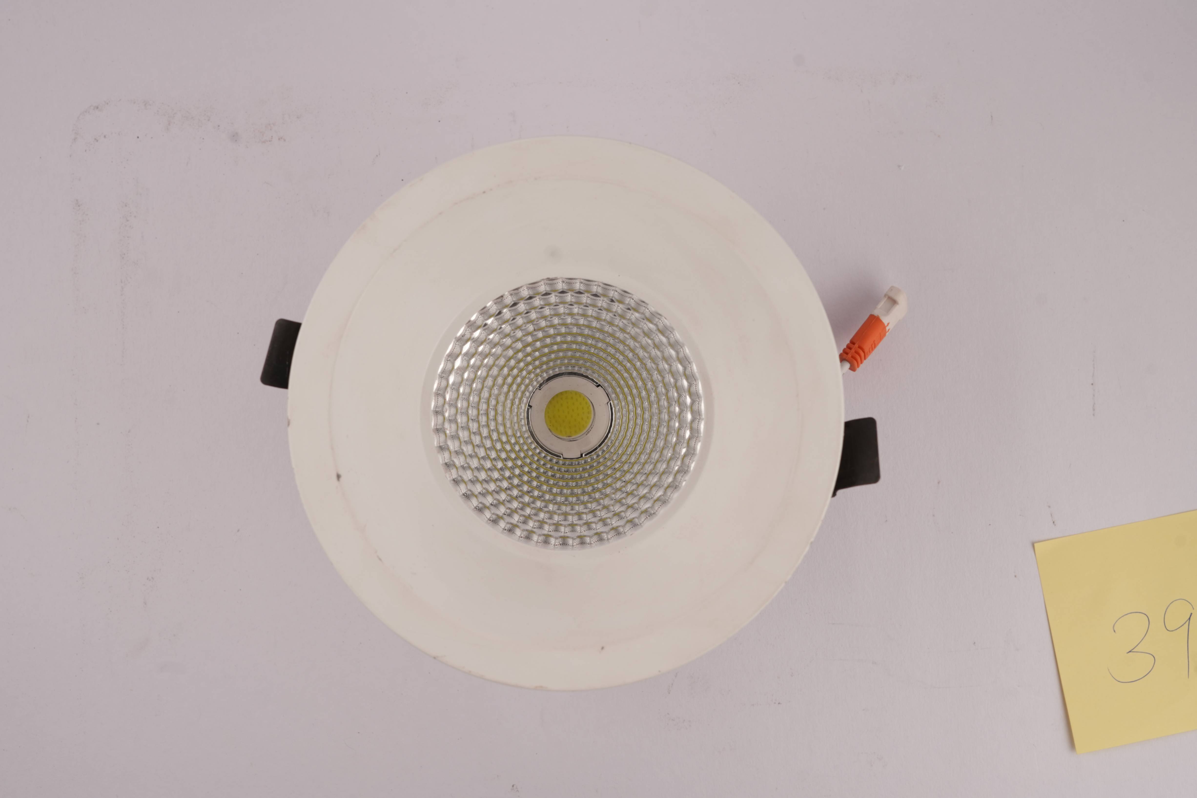 16 watt cob (spot light )fix type  black and white body available also 6500 k 3000 k and 4000k colour available 