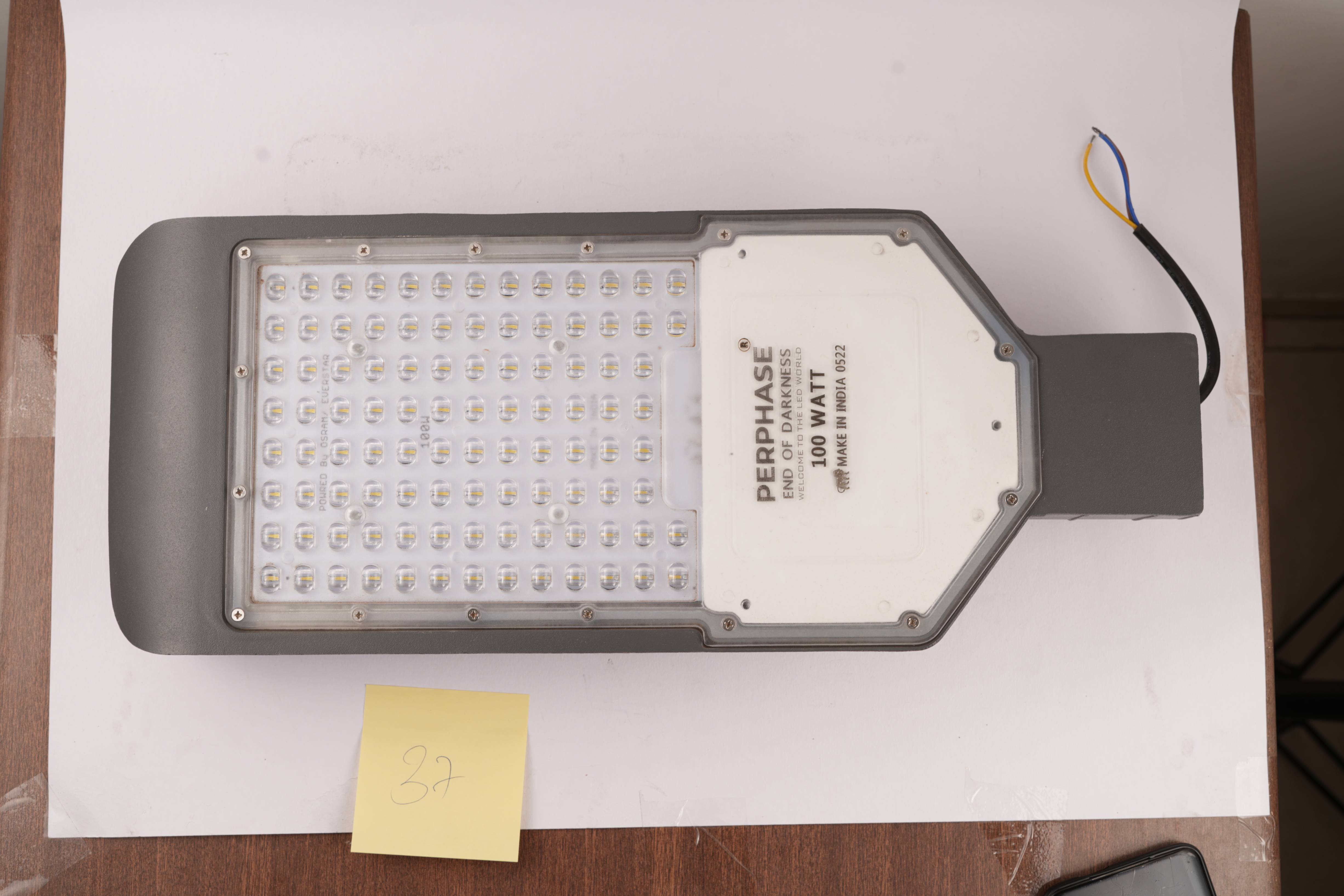 30 watt cob (spot light )fix type  black and white body available also 6500 k 3000 k and 4000k colour available 
