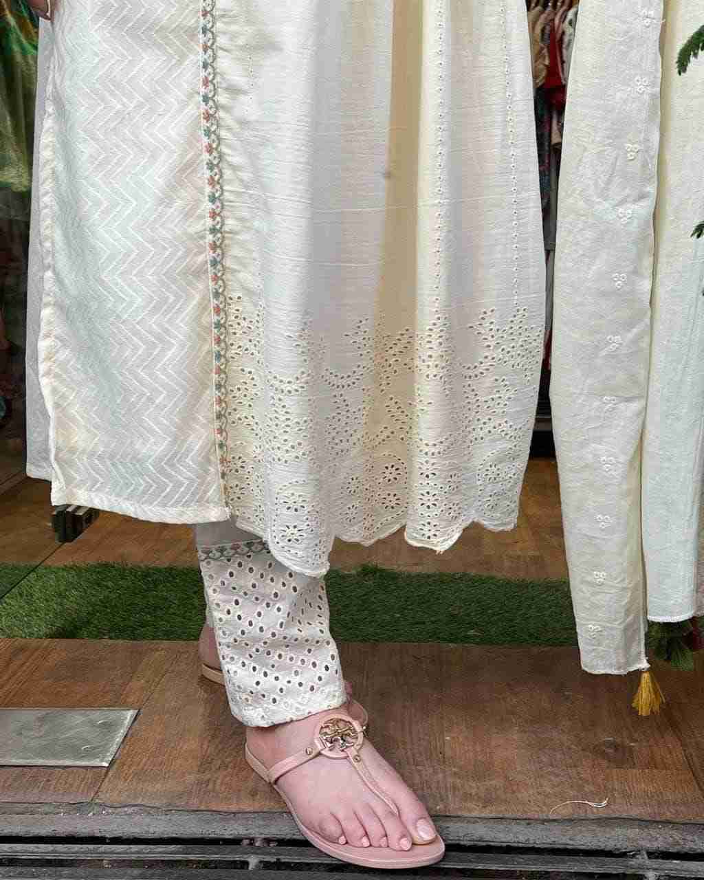 Chikan Kari kurti pent dupatta set